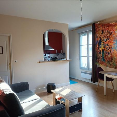 Le Cheval Blanc La Chartre Sur Le Loir Apartment Exterior photo